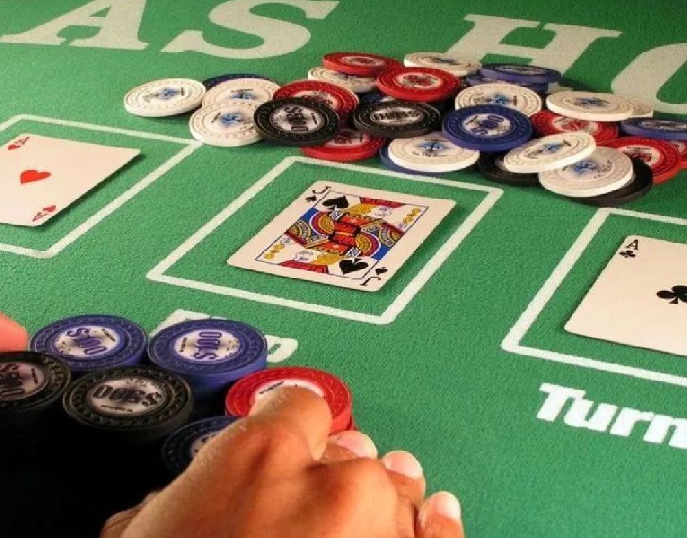 “德州扑克中同花顺的组合方式解析”