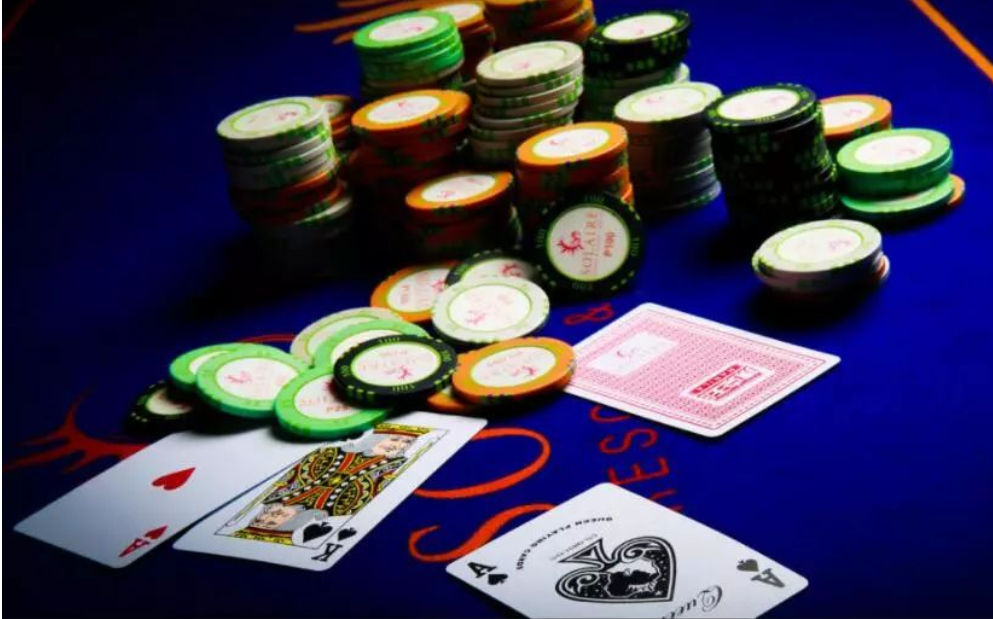 “德州扑克提升积分技巧全解析”